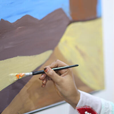Women learning landscape painting styles